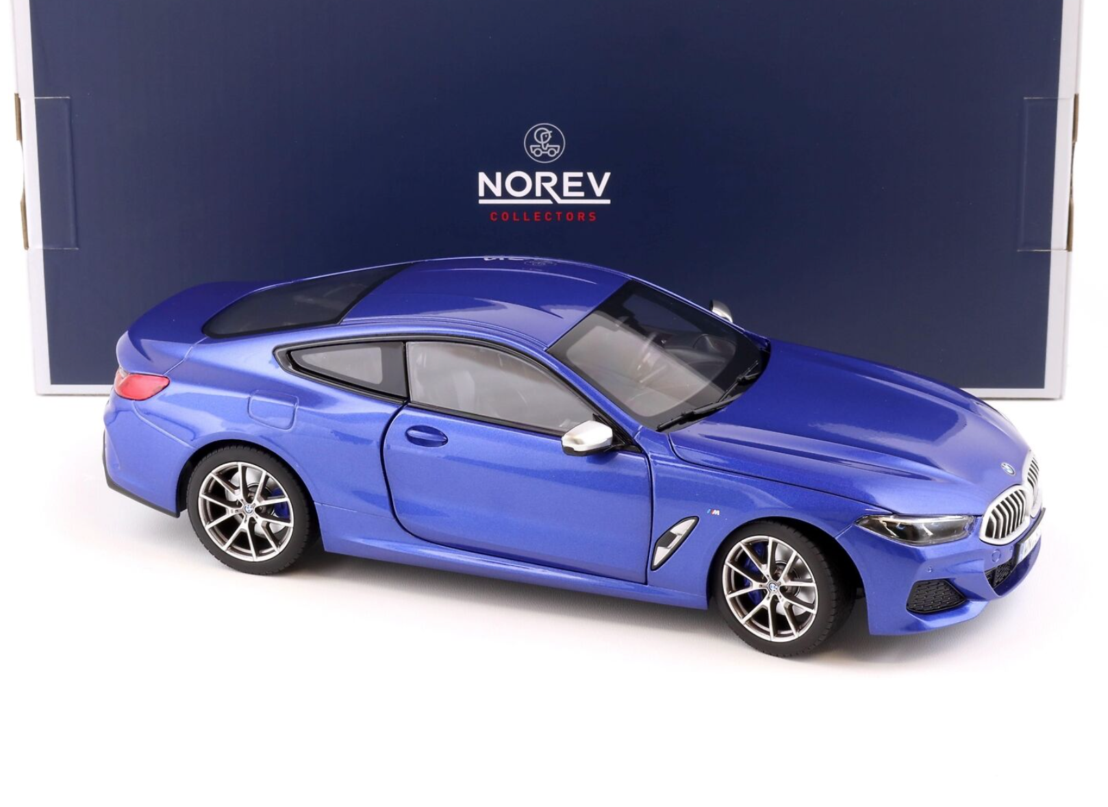 Модель автомобіля Norev 1:18 BMW M8 G15 850i Coupe Limited Edition 200 Pcs Blue Metallic (183286) - фото 5