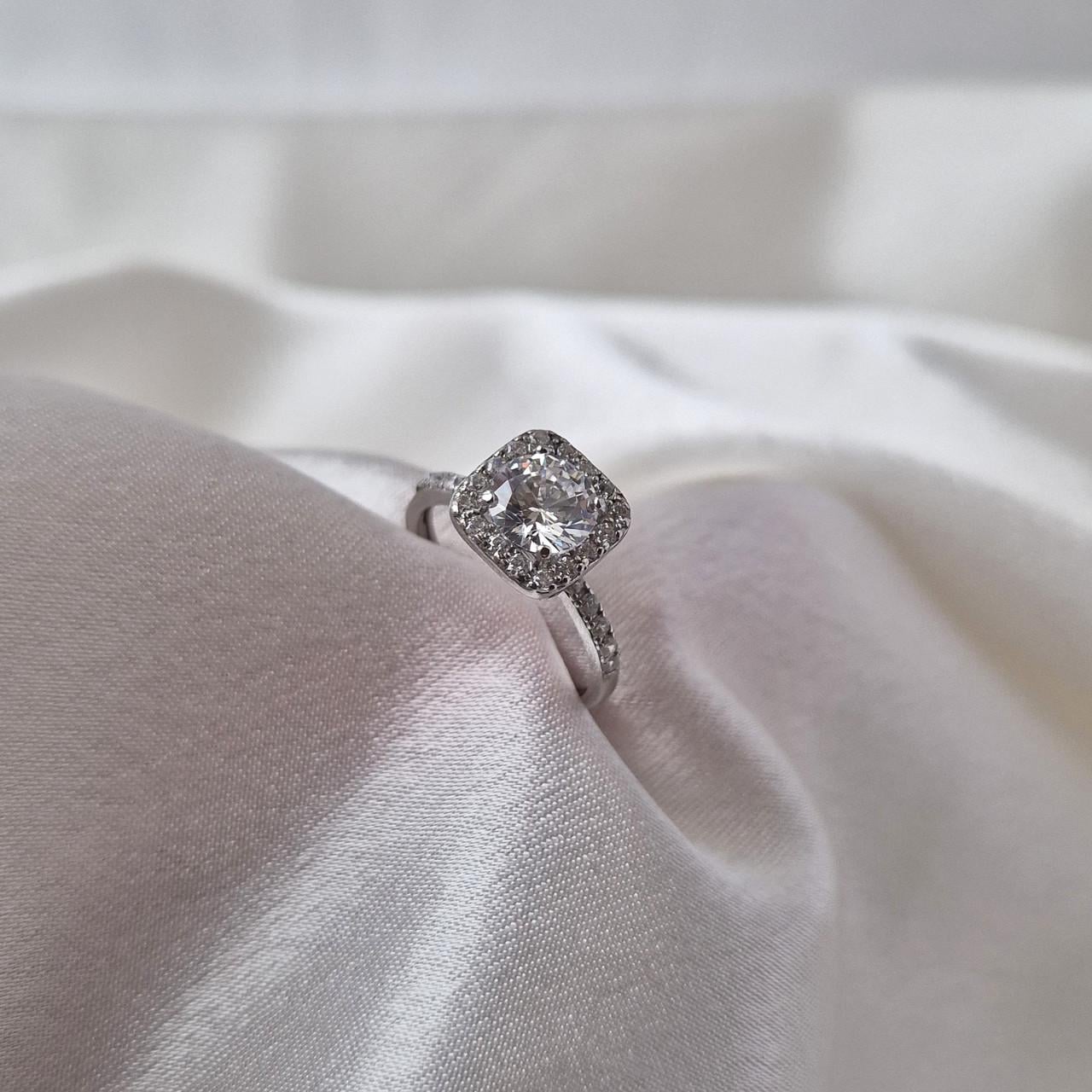 Кольцо с белым камнем серебро 925 пробы родированное 2,67 г р. 17,5 (81088б)