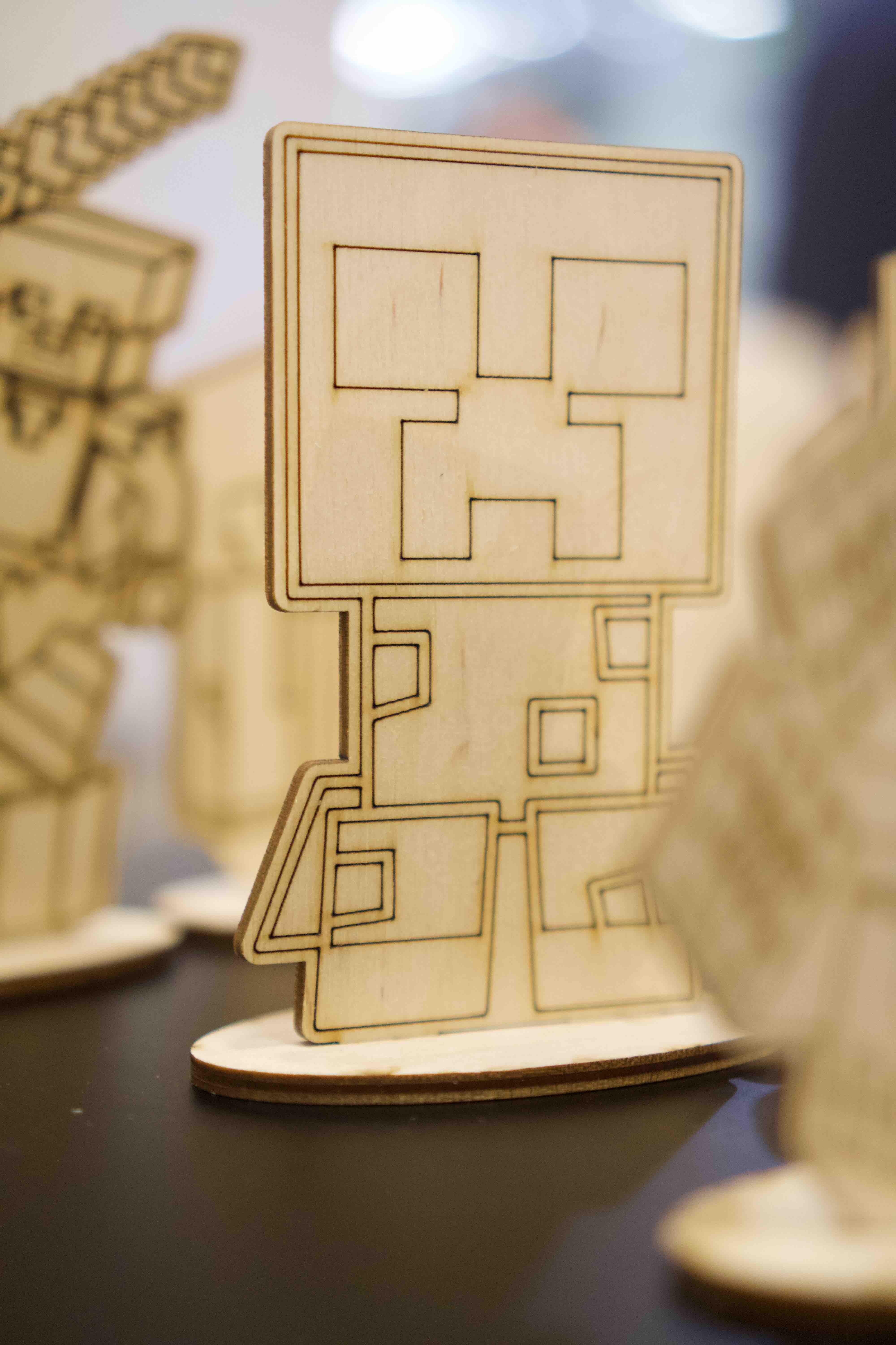 Фігурка дерев'яна в стилі майнкрафт №3