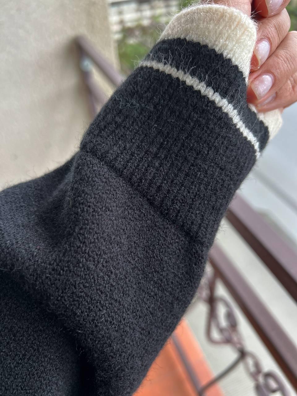 Свитер женский A-N 6101 широкий украшение вензель впереди с камнями OS Черный (2918) - фото 7 Свитер женский A-N 6101 широкий украшение вензель впереди с камнями OS Черный (2918) - фото 7