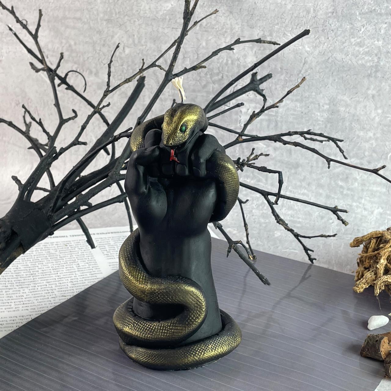 Свічка воскова Змія на руці Чорний (1265)