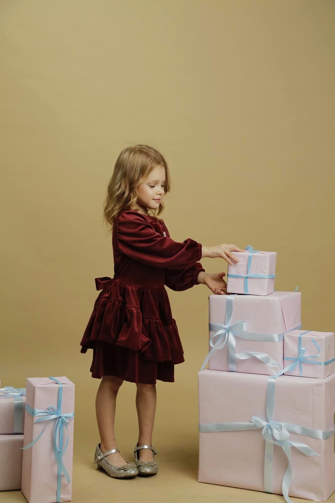 Сукня велюрова ODRI з нашивкою для дівчинки 122 см (00155) Бордовий