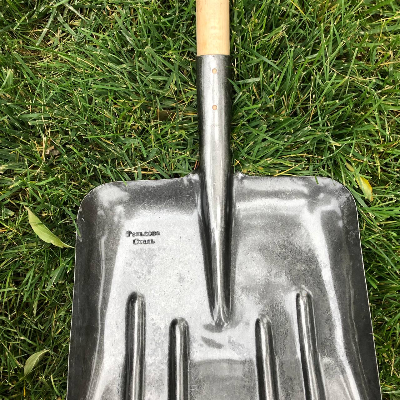 Лопата Вугільна зернова снігоприбиральна з рейкової сталі з черенком та пластиковим тримачем - фото 4 Лопата Вугільна зернова снігоприбиральна з рейкової сталі з черенком та пластиковим тримачем - фото 4