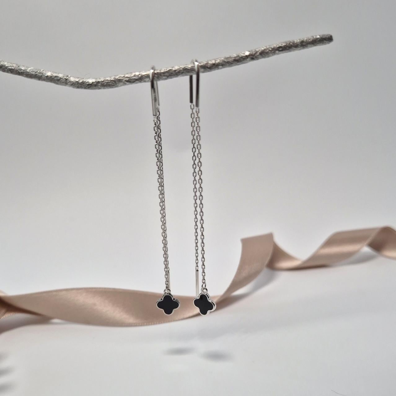 Серьги протяжки клевер с черной эмалью серебро 925 пробы родированное 1,79 г (вс660ер)