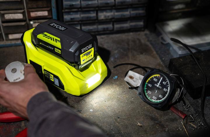 Інвертор напруги акумуляторний RYOBI RY36BI300A-0 MAX POWER 36В 220В 300 Вт/500 Вт пікова без АКБ та ЗП - фото 5