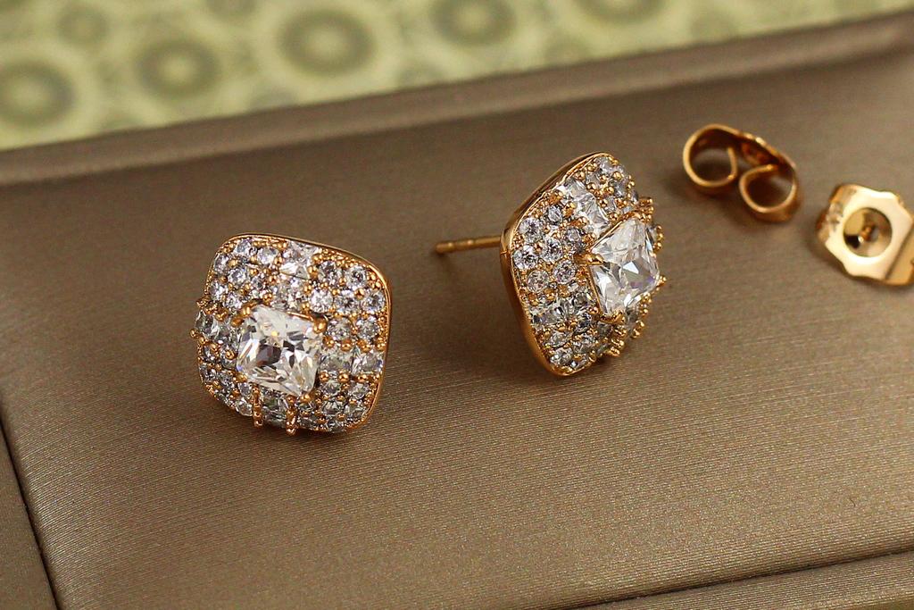 Серьги гвоздики Xuping Jewelry Квадрат в камешках 1,2 см Золотистый (33560135)