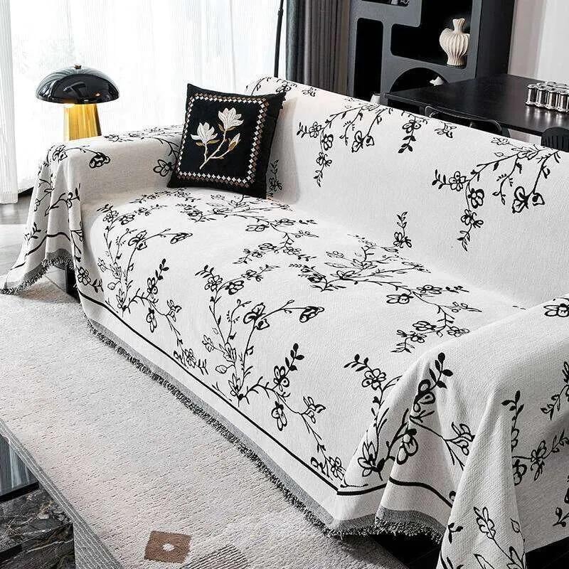 Плед покрывало на диван и кровать для мягкой мебели с черным цветочным узором 180х230 см Белый