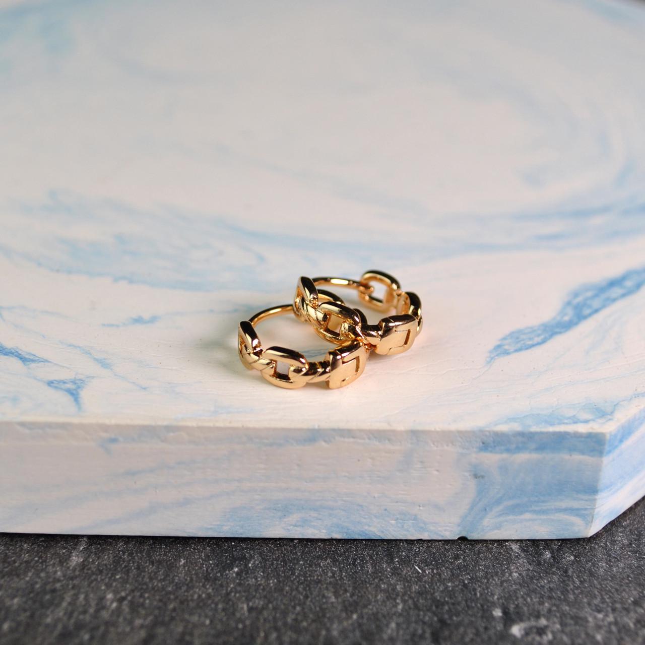 Сережки кільця з візерунком ланцюжок медична сталь позолота (x066-2) - фото 3 Сережки кільця з візерунком ланцюжок медична сталь позолота (x066-2) - фото 3