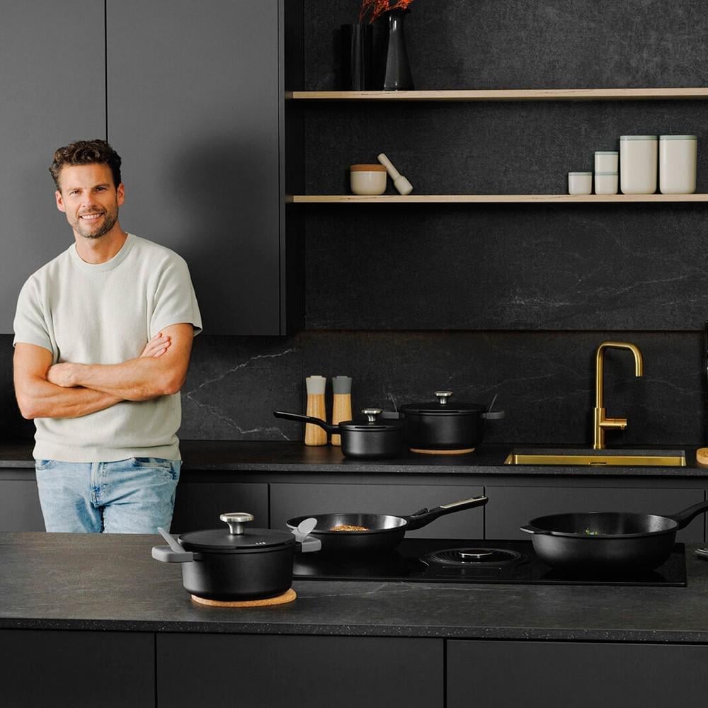 Сковорода для блинов BergHOFF Leo Phantom 25 см (3950582) - фото 3 Сковорода для блинов BergHOFF Leo Phantom 25 см (3950582) - фото 3