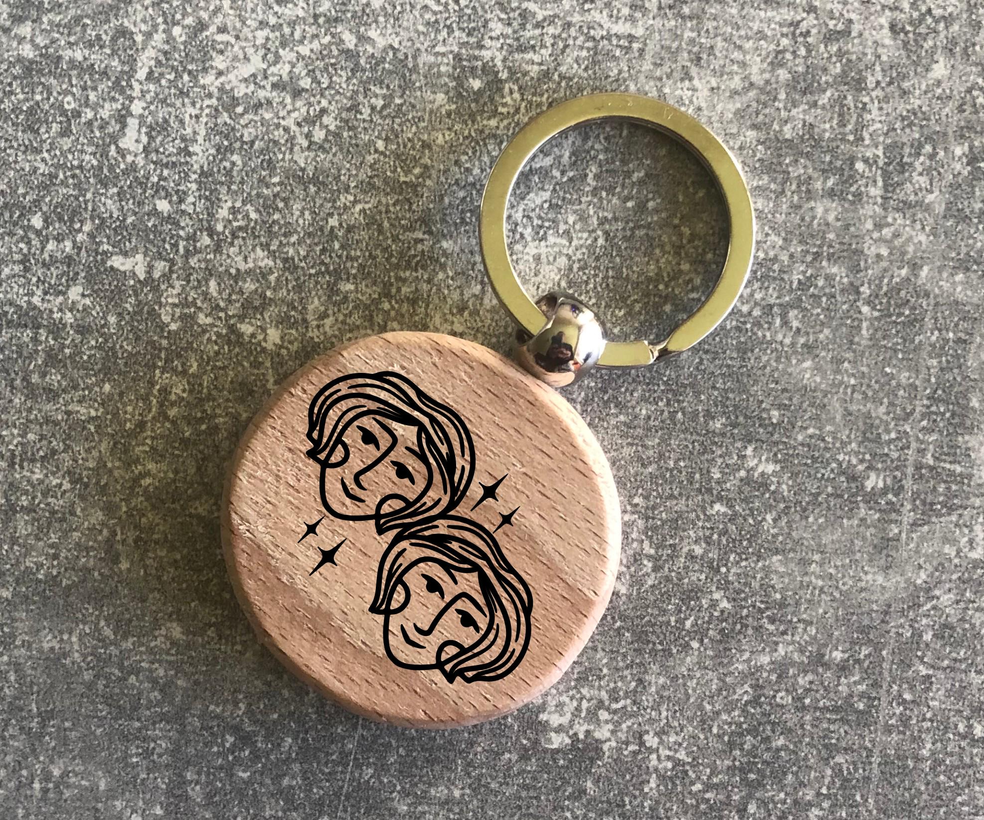 Брелок деревянный круглый с изображением зодиака "Близнецы" (15010204027)