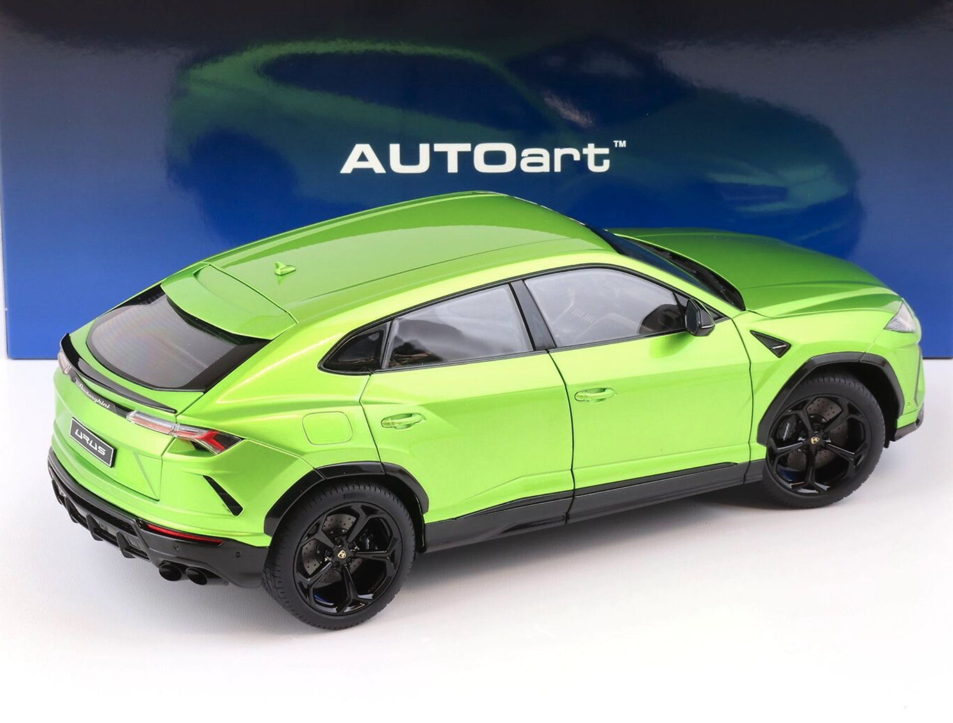 ᐉ Модель автомобиля Autoart 1:18 Lamborghini Urus Pearl Green