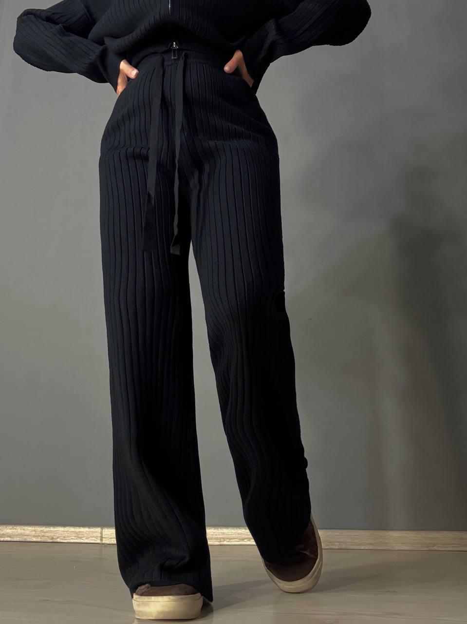 Костюм женский Joy One 376 вязаный в рубчик с кофтой на молнии и брюками палаццо OS Черный (5598) - фото 3 Костюм женский Joy One 376 вязаный в рубчик с кофтой на молнии и брюками палаццо OS Черный (5598) - фото 3