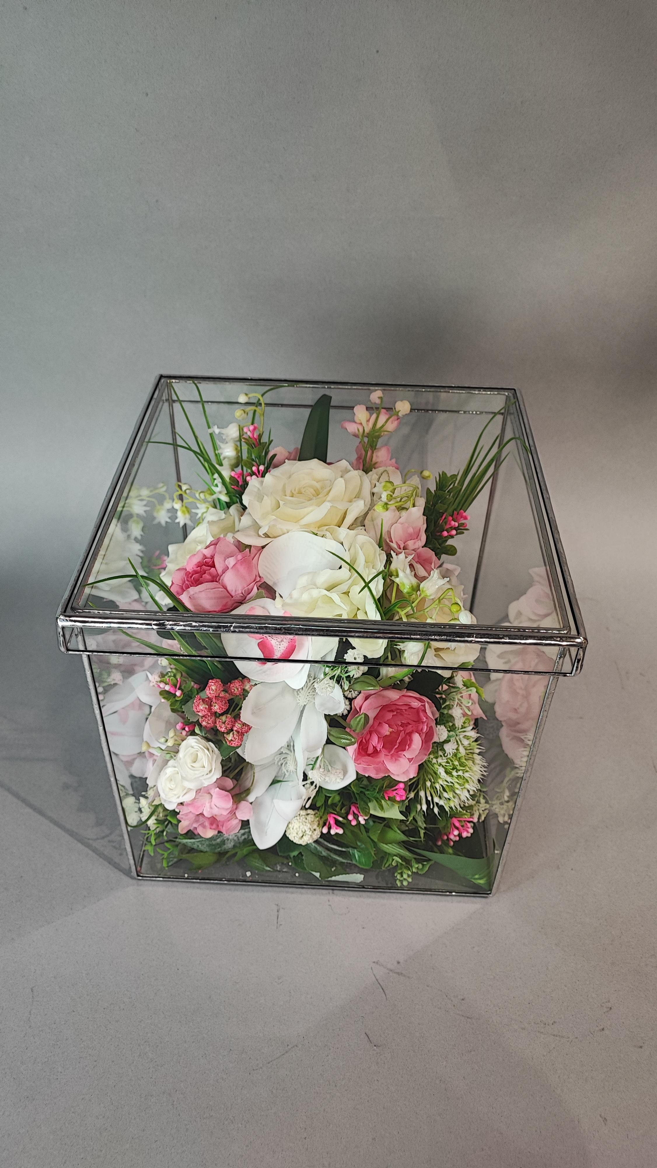 Искусственные цветы скорби траурные ритуальные под стеклом С самыми приятными воспоминаниями куб 25х25 см