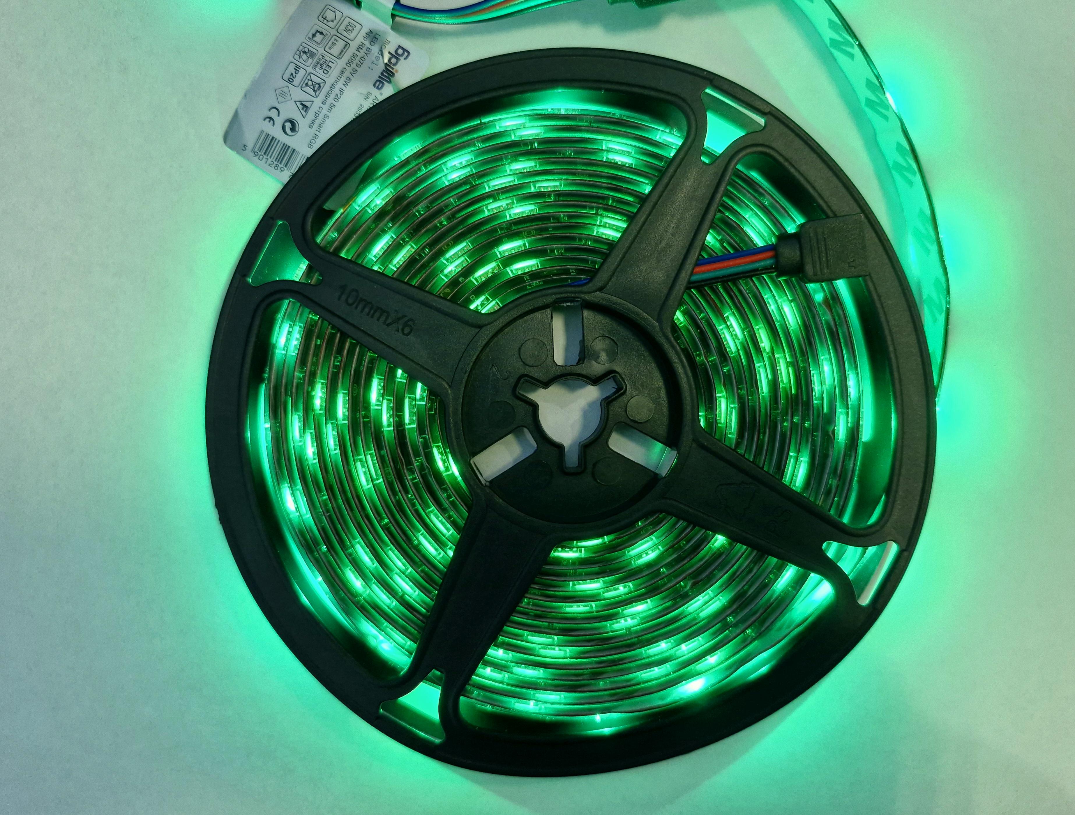 Світлодіодна стрычка Smart RGB 5050 5 вольт IP20 5 м керування через додаток і пульт