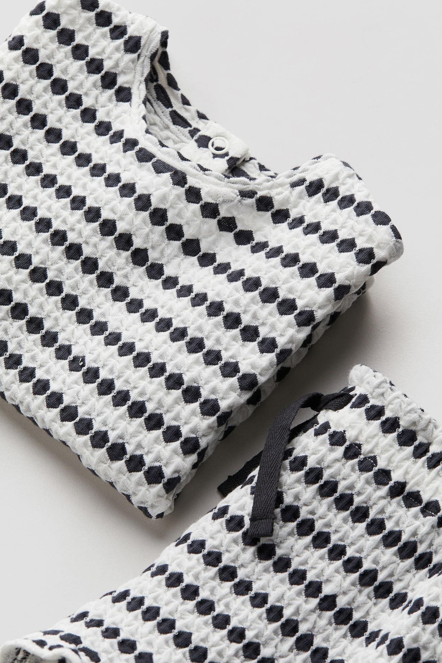 Шорти дитячі H&M 1236431 86 см Чорно-білий (1111109410127) - фото 2 Шорти дитячі H&M 1236431 86 см Чорно-білий (1111109410127) - фото 2