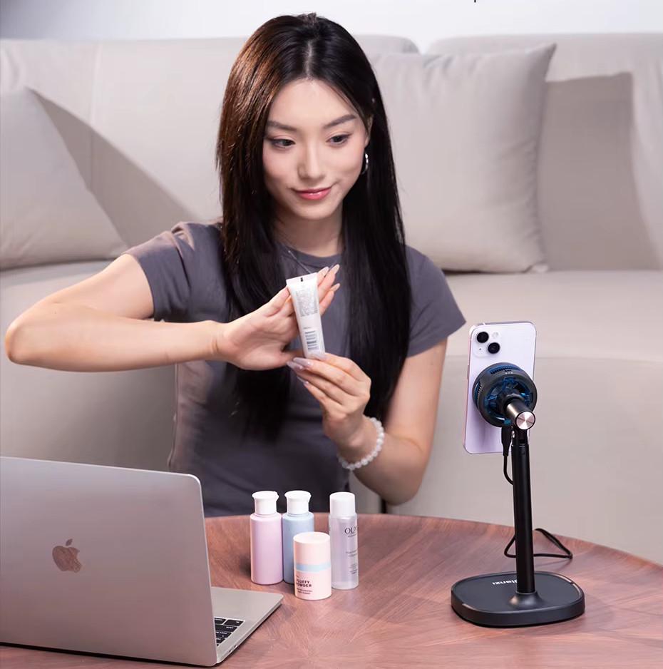 Подставка магнитная Ulanzi SK-10 MagSafe для iPhone беспроводная зарядка и охлаждение (2537151231) - фото 4 Подставка магнитная Ulanzi SK-10 MagSafe для iPhone беспроводная зарядка и охлаждение (2537151231) - фото 4