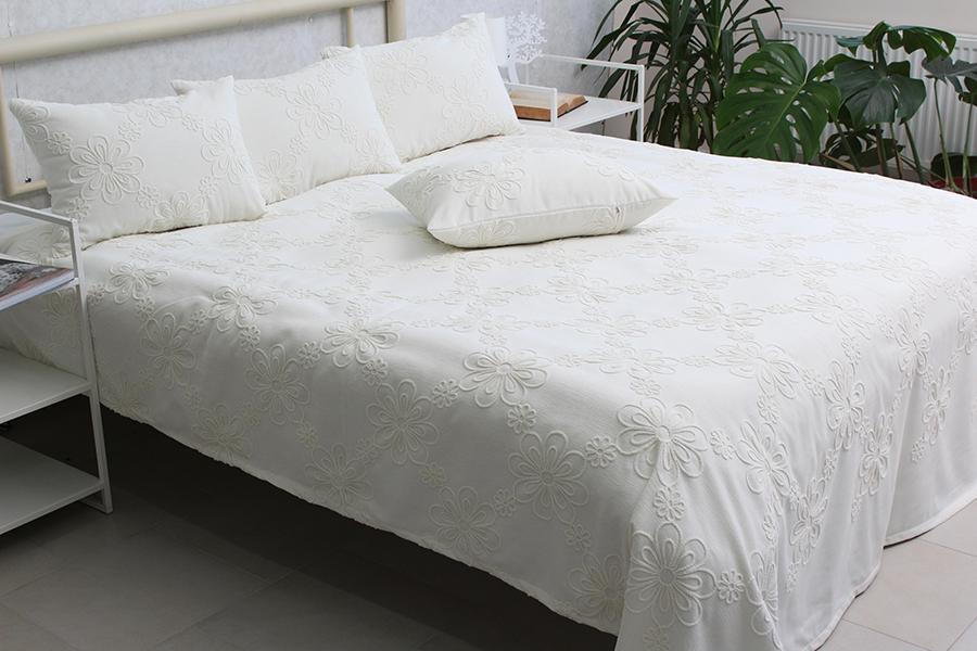 Покрывало Mystery 240x250 см Milk Покрывало Mystery 240x250 см Milk