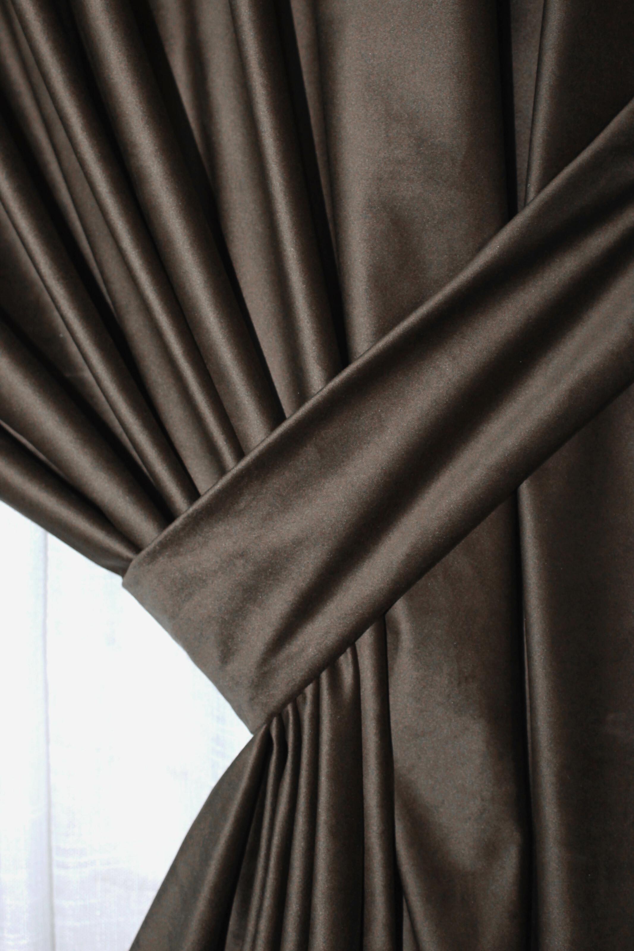 Комплект штор VR-Textil № 889ш оксамит 150х290 см 2 шт. Темно-коричневий (30-685) - фото 6 Комплект штор VR-Textil № 889ш оксамит 150х290 см 2 шт. Темно-коричневий (30-685) - фото 6