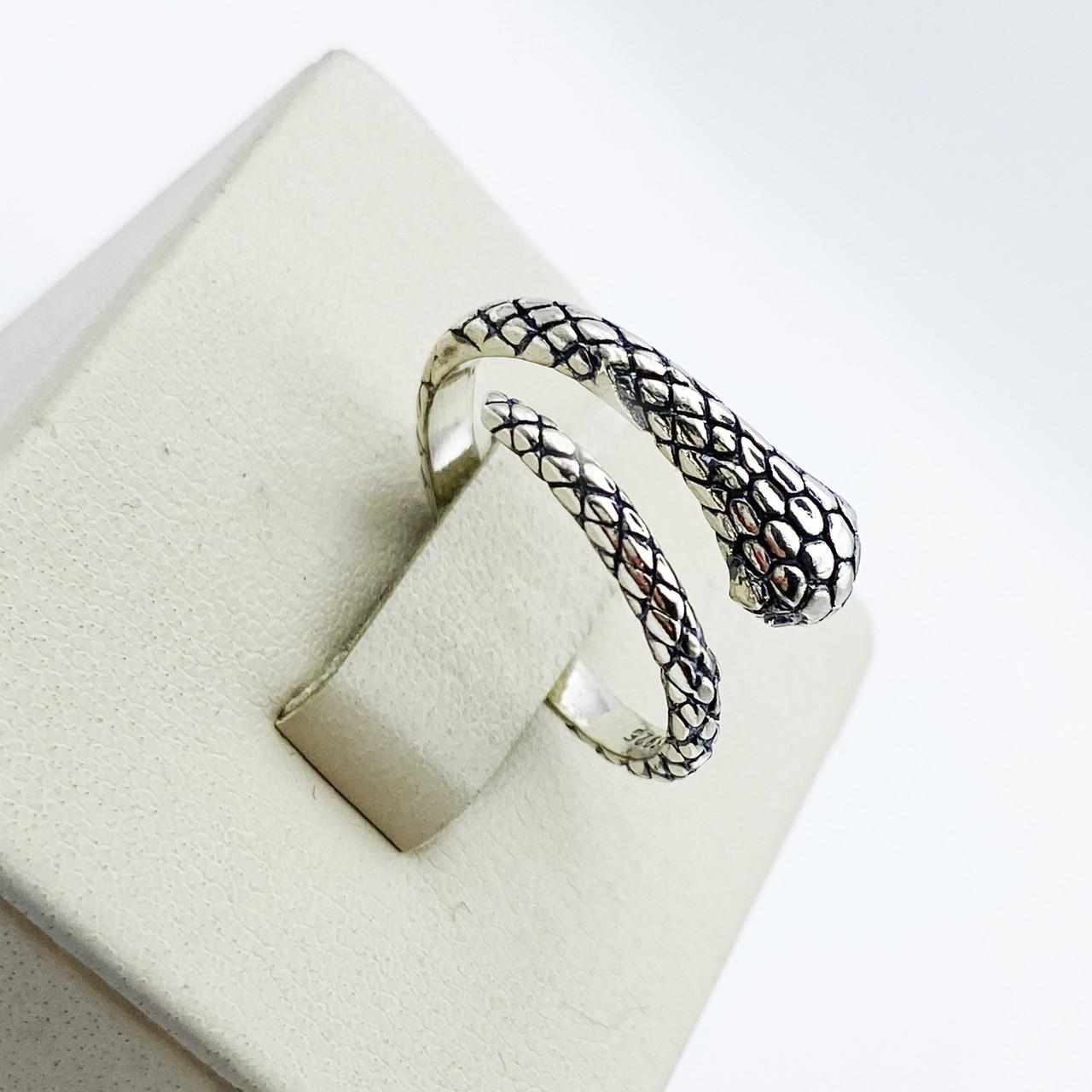 Кольцо серебряное Змея с кубическим цирконием р. 17 2,72 г (1879805917)