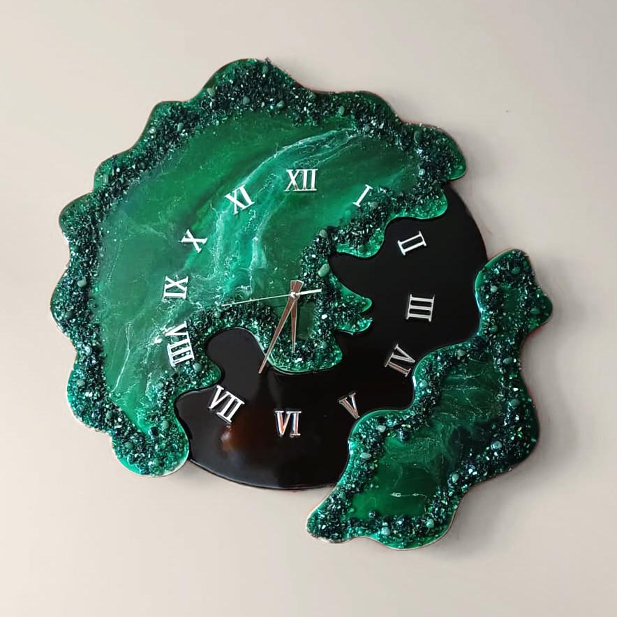 Часы объемные настенные из эпоксидной смолы Лепестки 40 см