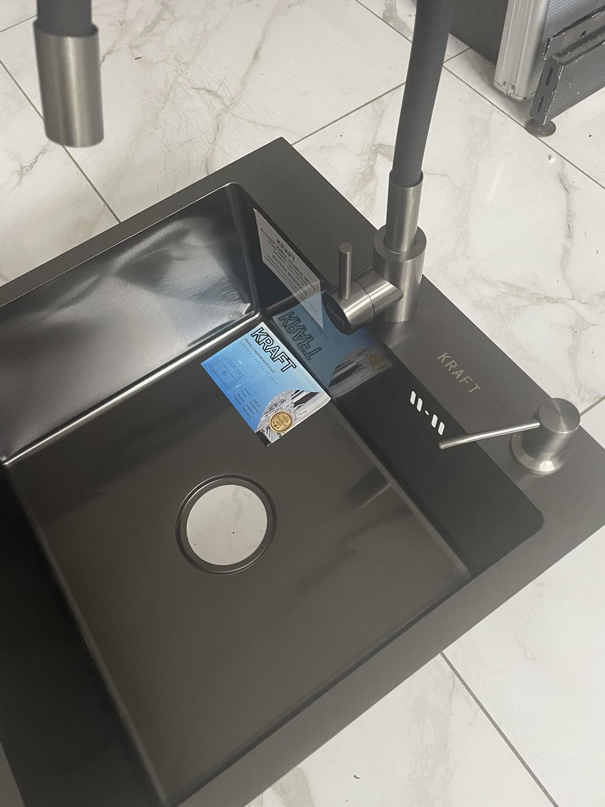 Мойка кухонная Kraft 5050 PVD Черный/гибкий кран Kraft из нержавеющей стали - фото 3 Мойка кухонная Kraft 5050 PVD Черный/гибкий кран Kraft из нержавеющей стали - фото 3