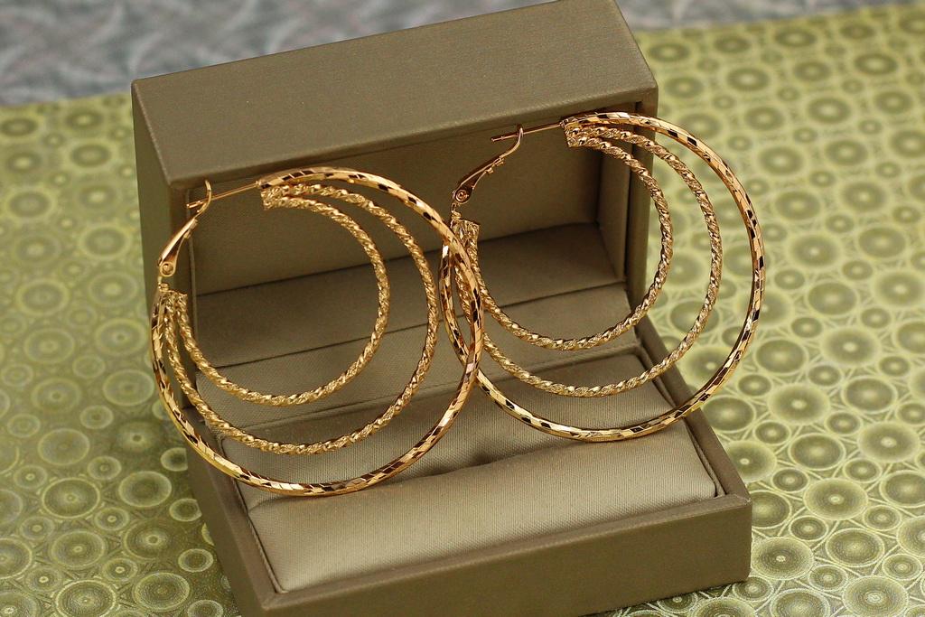 Серьги кольца Хuping Jewelry тройные граненые кольца 5 см Золотистый (28078910)