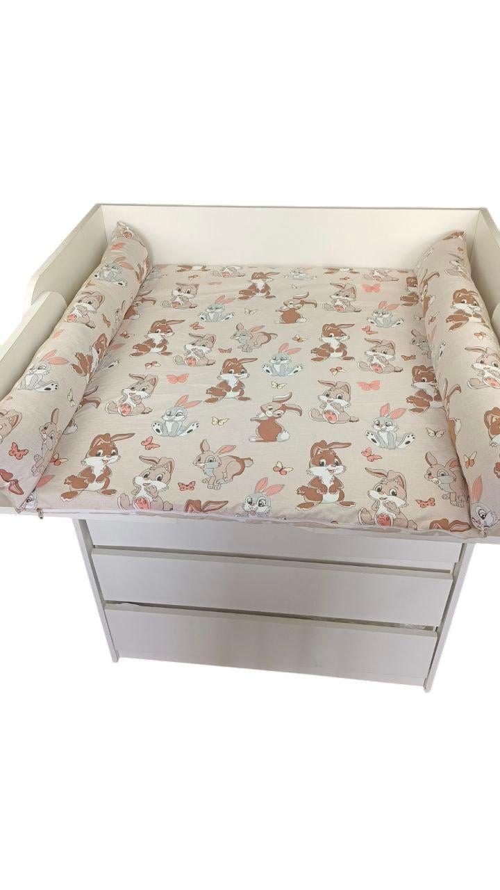 Пеленальный матрас двусторонний на детский комод с принтом Зайчики 90х70 см (2002) Пеленальный матрас двусторонний на детский комод с принтом Зайчики 90х70 см (2002)