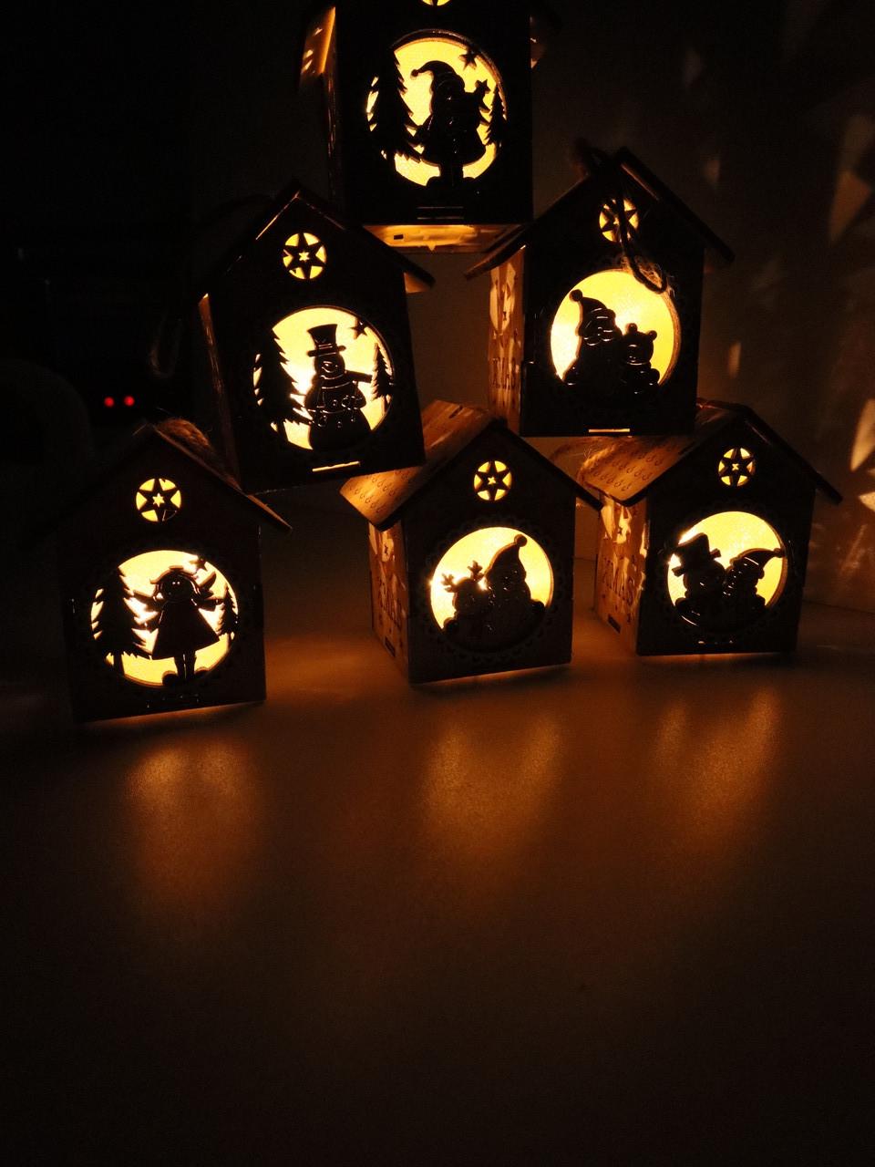 Игрушка новогодняя на елку Домик с Сантой и фонариком из дерева (1301583686) - фото 4