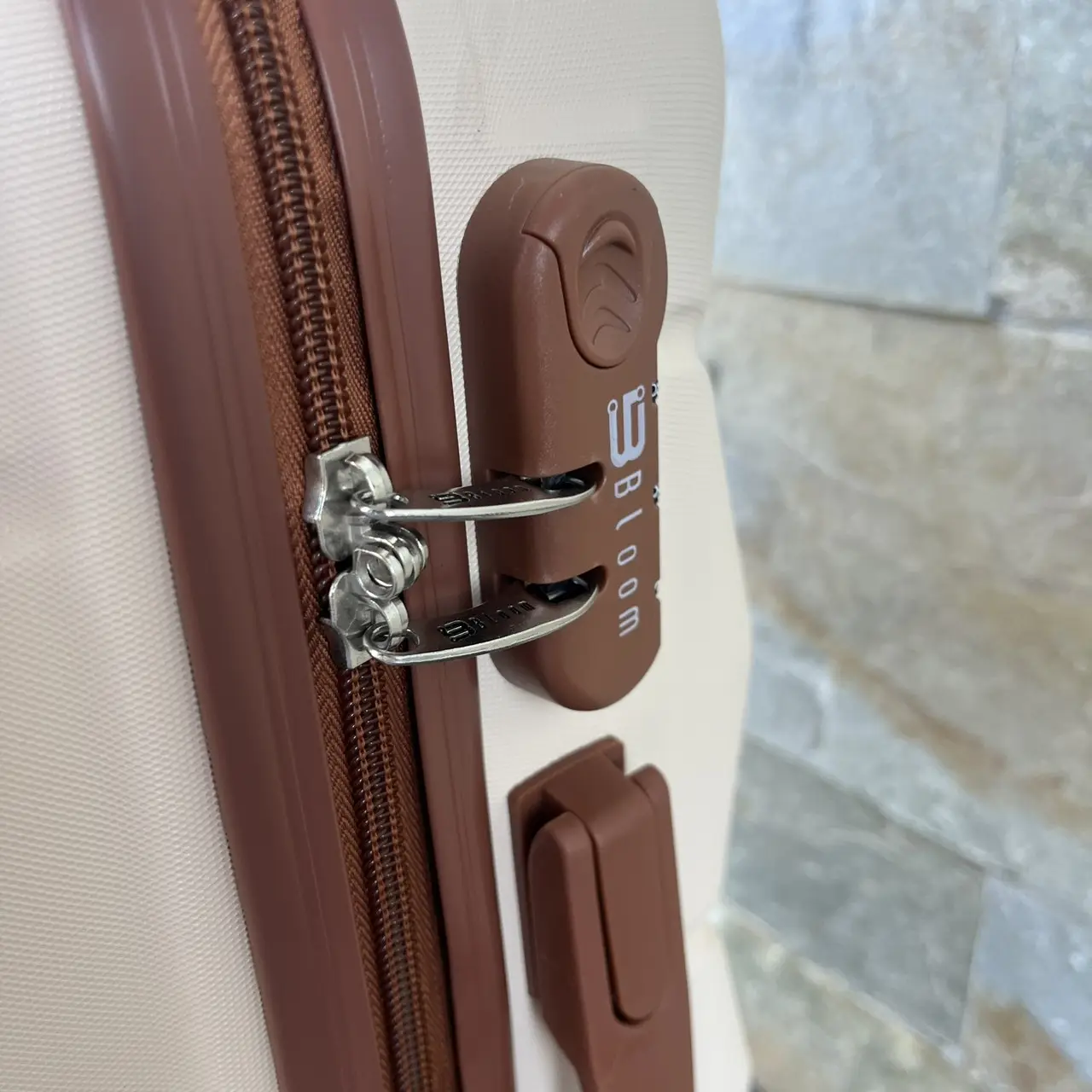 Валіза Bloom 1506 S 38 л Молочний - фото 4 Валіза Bloom 1506 S 38 л Молочний - фото 4