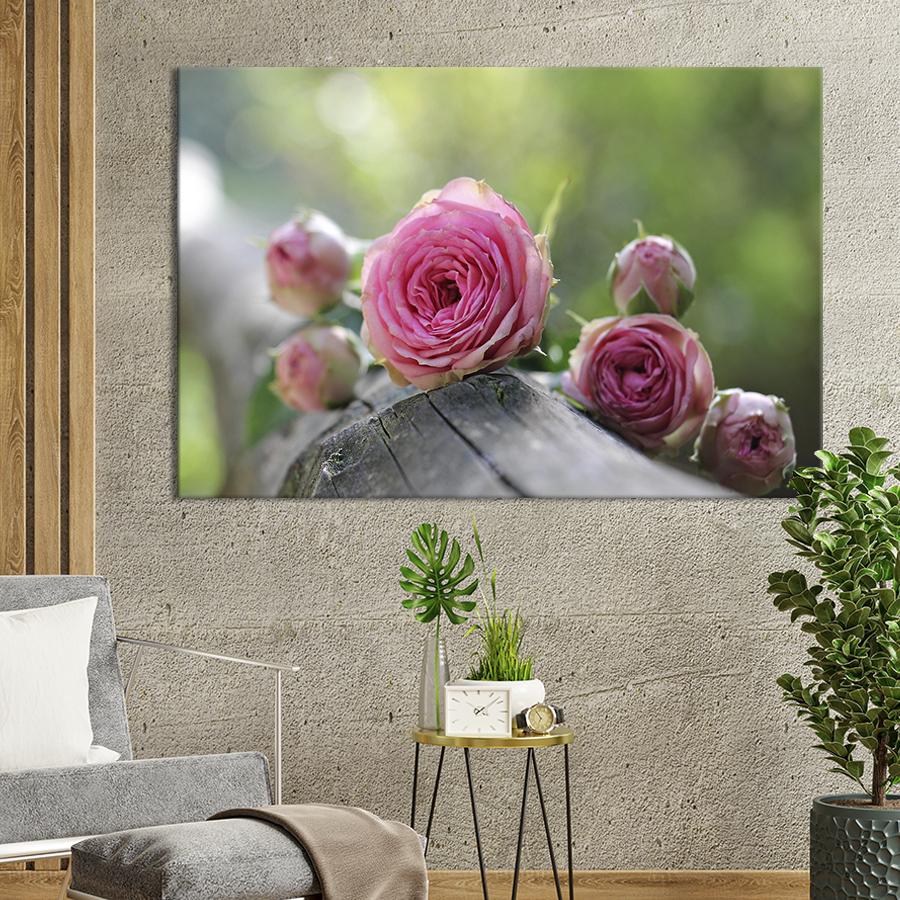 Картина на холсте Чайные розы на скамейке 51x34 см (987-1)