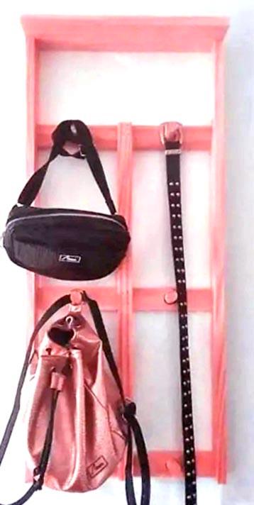 Вешалка для сумок из дерева Грау 4 Барби (ВСУ-405250)