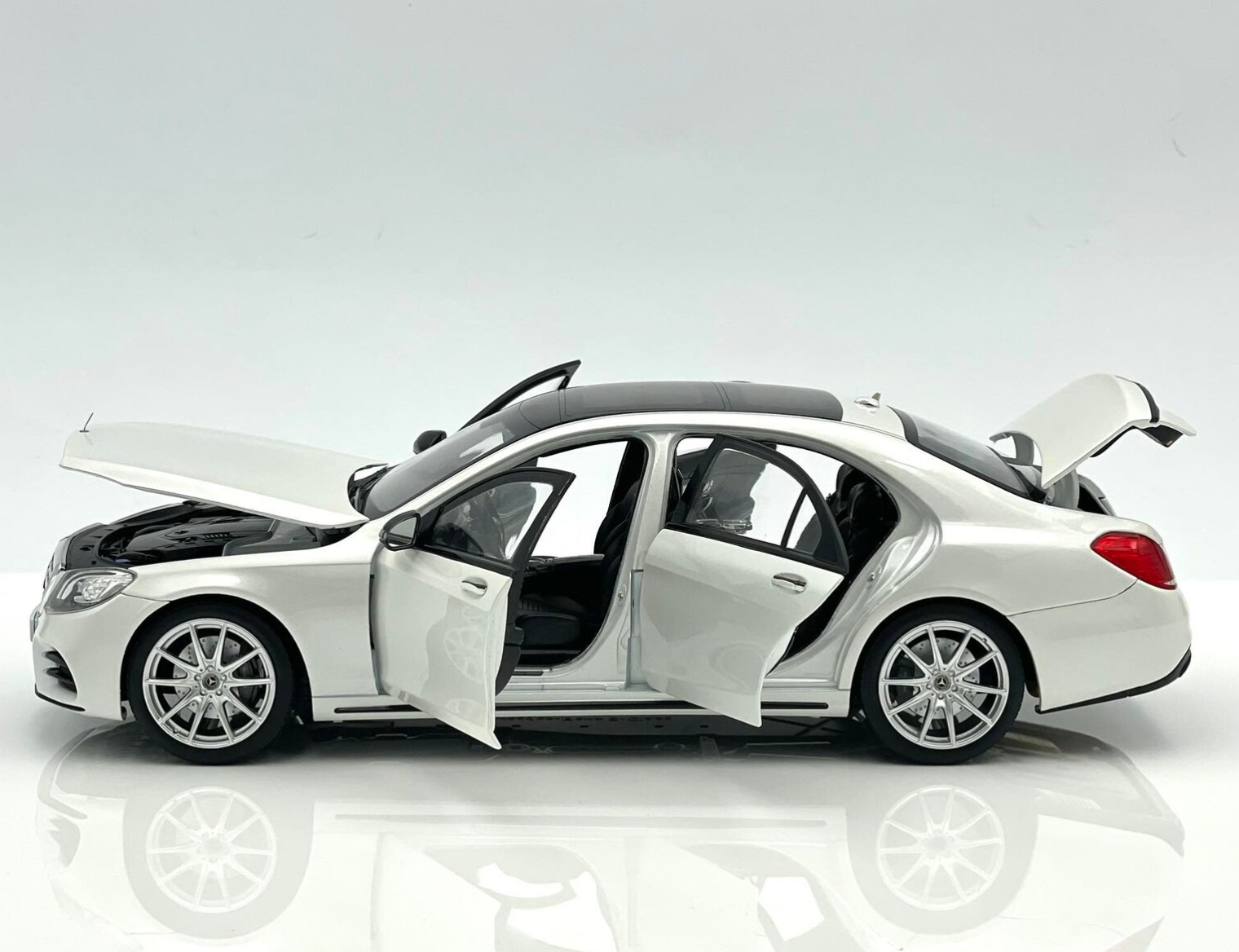 ᐉ Модель автомобиля Norev 1:18 Mercedes-Benz S-Class W222 AMG