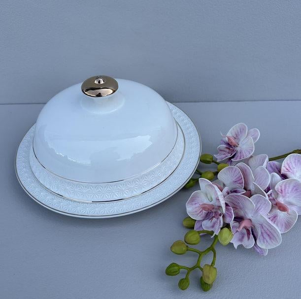 Блюдо для млинців з кришкою Снігова королева порцелянове 25,4 см Білий (609726-А)