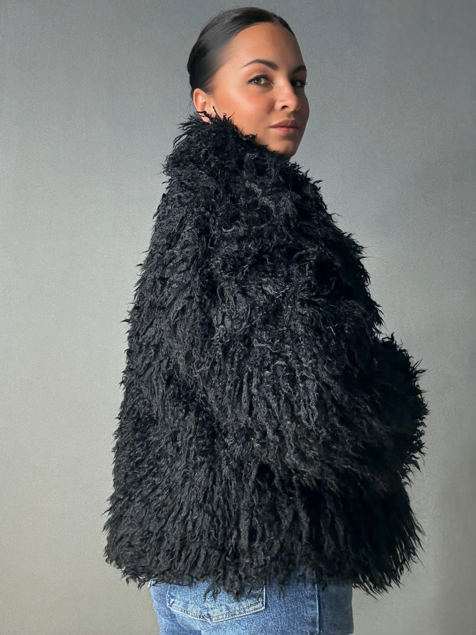 Шуба жіноча LADY YEP 10018 штучна під ламу з коміром M Чорний (5015) - фото 3 Шуба жіноча LADY YEP 10018 штучна під ламу з коміром M Чорний (5015) - фото 3