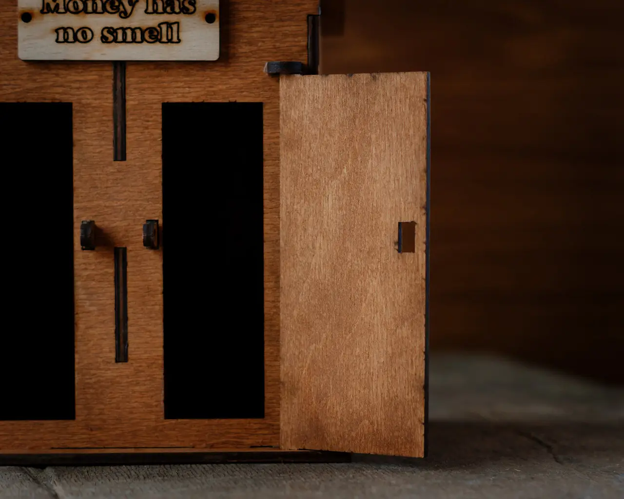Скарбничка-туалет дерев'яна 18х14х11 см Світло-коричневий (piggy_bank) - фото 5 Скарбничка-туалет дерев'яна 18х14х11 см Світло-коричневий (piggy_bank) - фото 5
