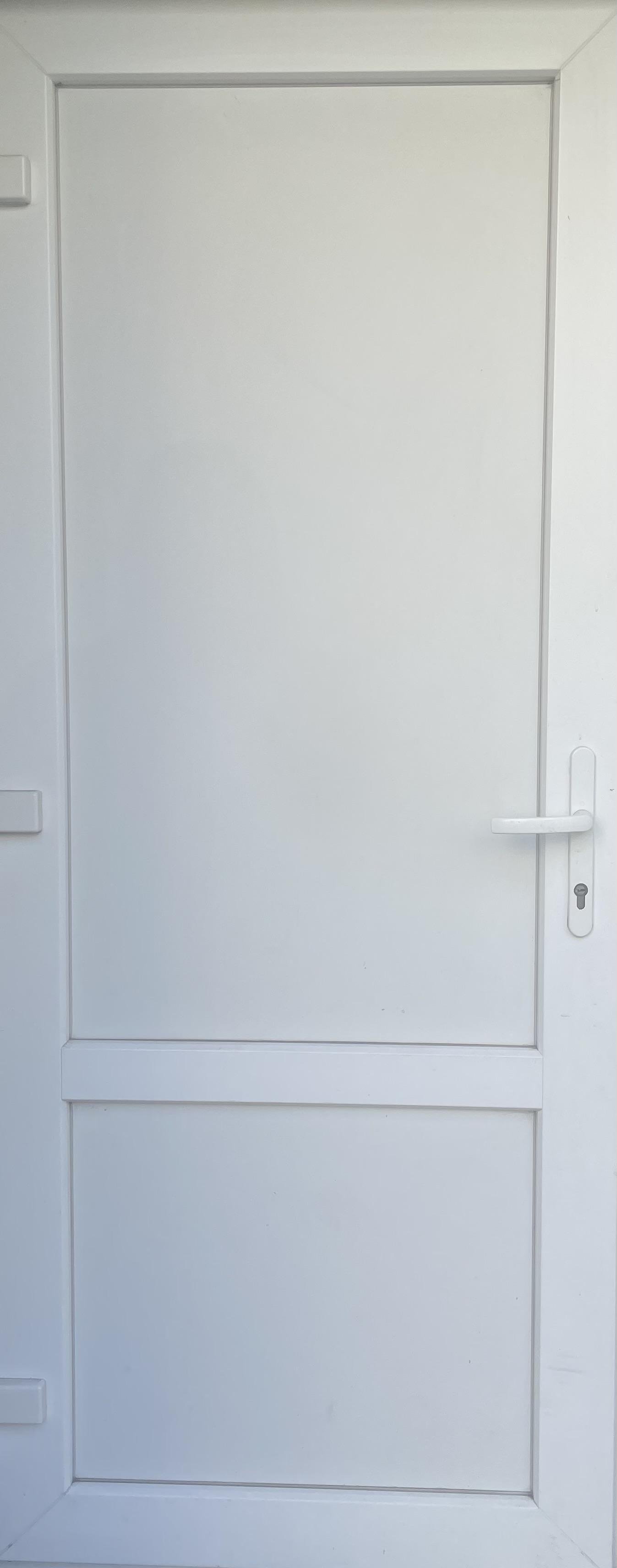 Дверь балконная пластиковая однокамерная Steko с фурнитурой AXOR 2000х900 мм Белый