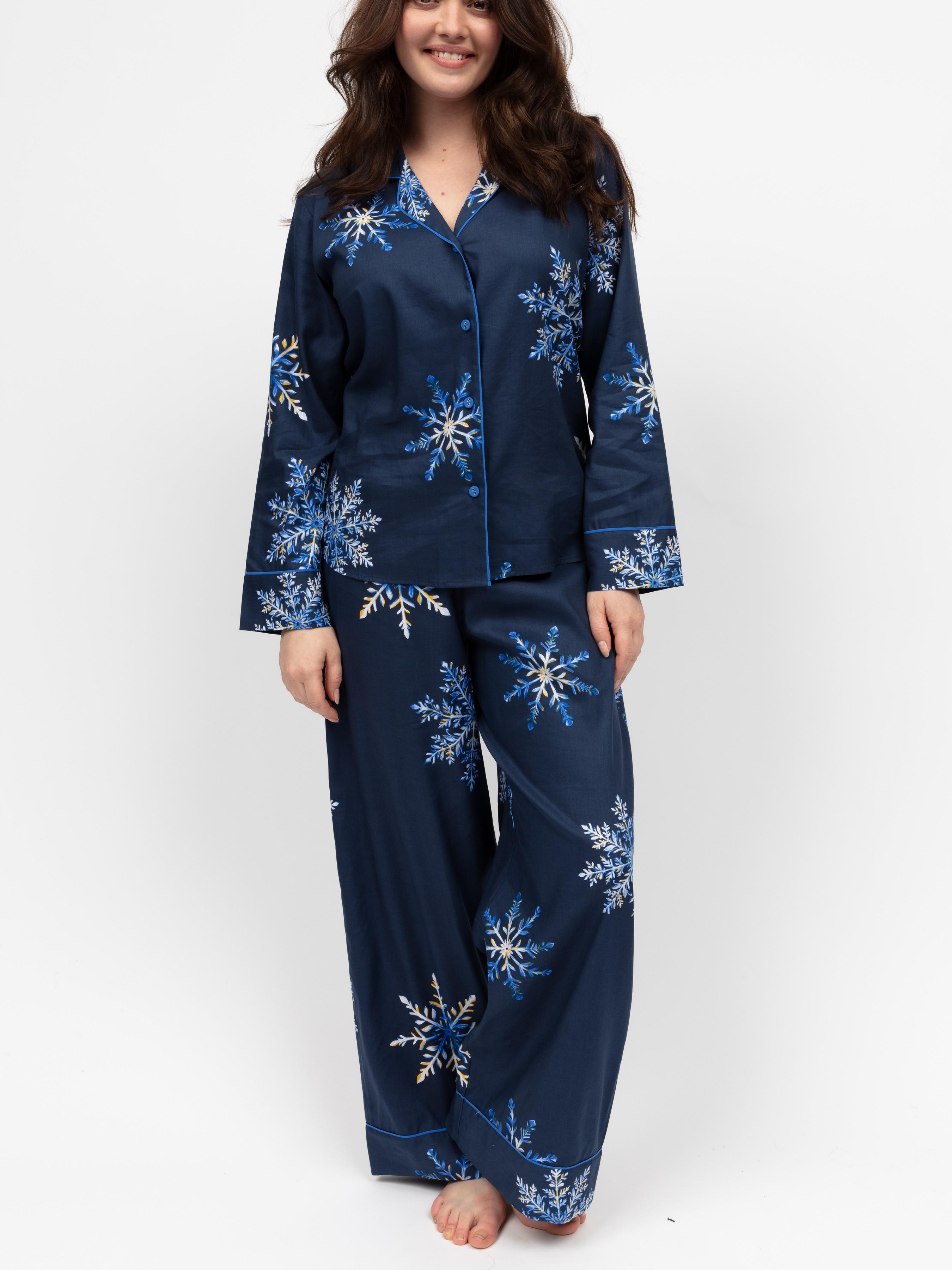 Пижама женская CYBERJAMMIES Frosty 5130-5131 с принтом Снежинок XXS Синий (ZIK0000030579) Пижама женская CYBERJAMMIES Frosty 5130-5131 с принтом Снежинок XXS Синий (ZIK0000030579)