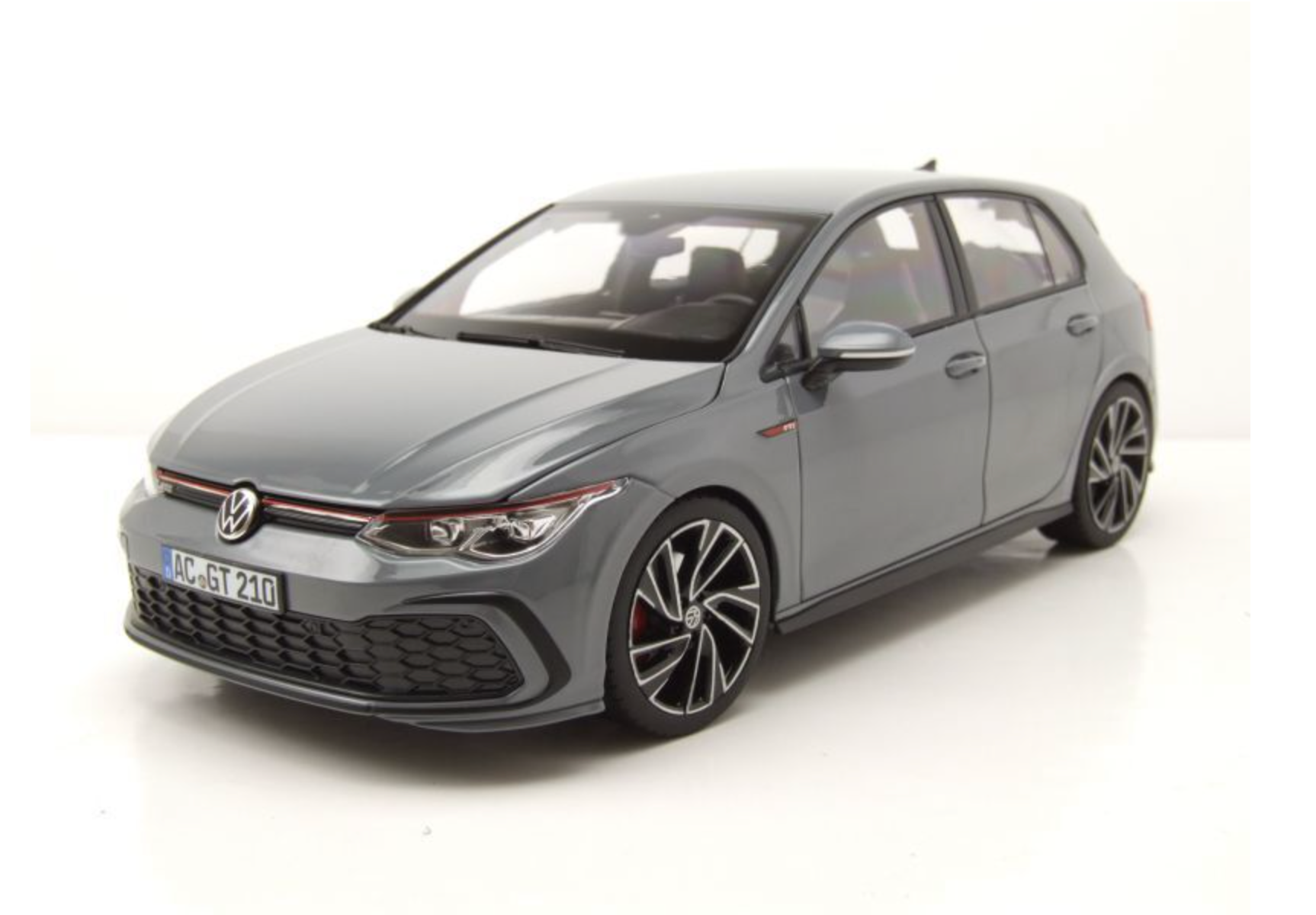 Модель автомобиля Norev 1:18 Volkswagen Golf 8 Grey (188590)