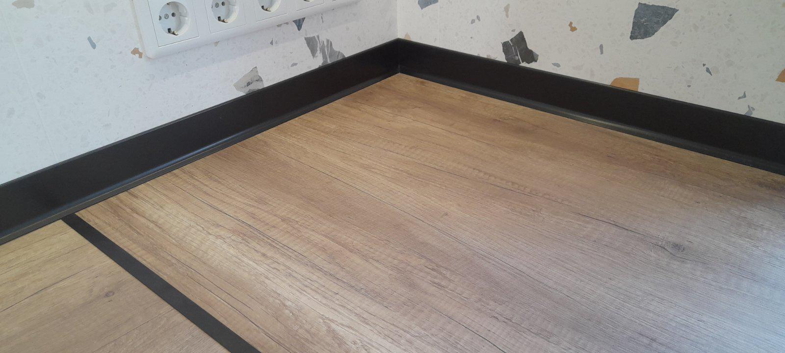 Плинтус Профіль Центр Best Deal 3/40 накладной алюминиевый плоский 2,5 м Черный (5БД340255) - фото 6