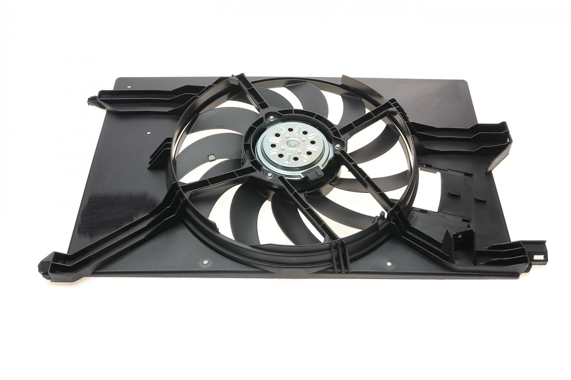 Вентилятор радиатора Opel Signum/Vectra C 1,6-2,2 02-08 с диффузором (47458)