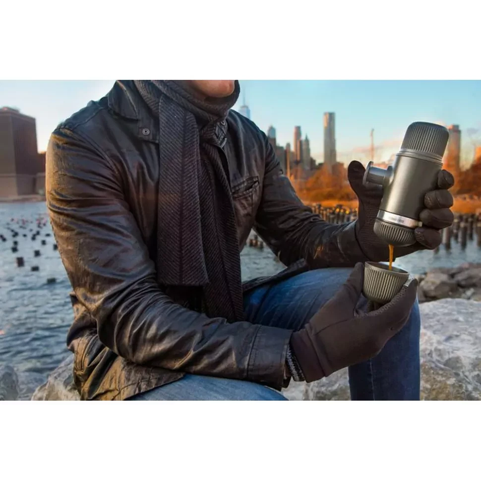 Эспрессо-кофеварка Wacaco Nanopresso с чехлом механическая для молотого кофе Серый (WNANOGRcase) - фото 9 Эспрессо-кофеварка Wacaco Nanopresso с чехлом механическая для молотого кофе Серый (WNANOGRcase) - фото 9