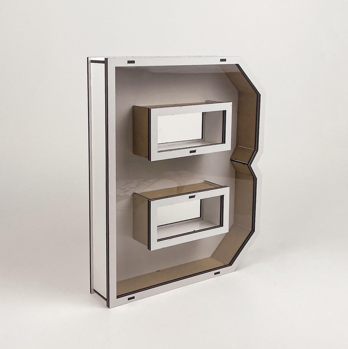 Коробка у формі букви "В" з прозорою кришкою (5075)