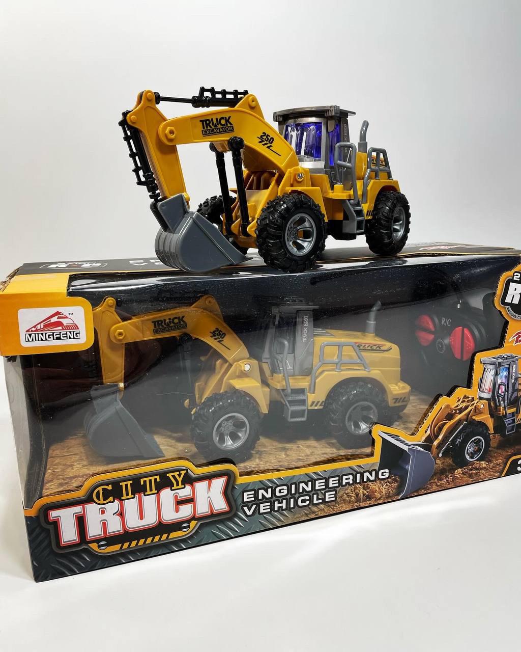 Трактор на радиоуправлении пульт 27 MHz/масштаб 1:20/подсветка/подвижные элементы/в коробке Трактор на радиоуправлении пульт 27 MHz/масштаб 1:20/подсветка/подвижные элементы/в коробке