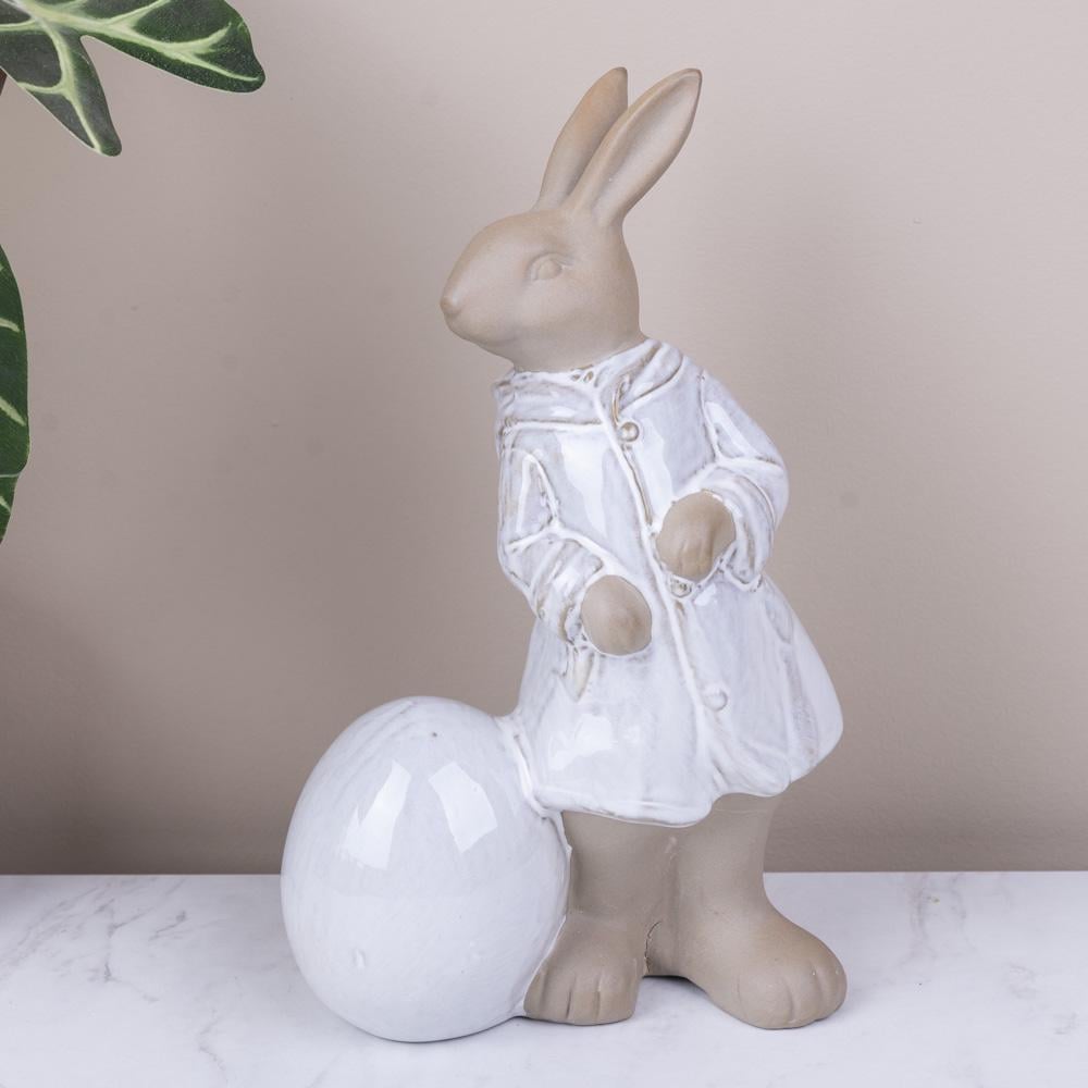 Статуэтка заяц в пальто с яйцом (LI002672)