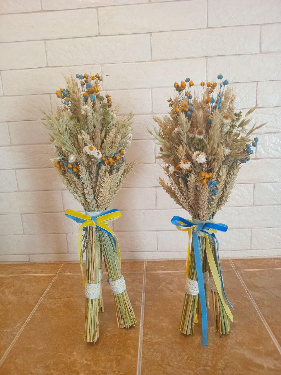 Дідух різдвяний з колосcя пшениці/льону та вівса на трьох ніжках 40-45 см з українською стрічкою (2814652889) - фото 2 Дідух різдвяний з колосcя пшениці/льону та вівса на трьох ніжках 40-45 см з українською стрічкою (2814652889) - фото 2