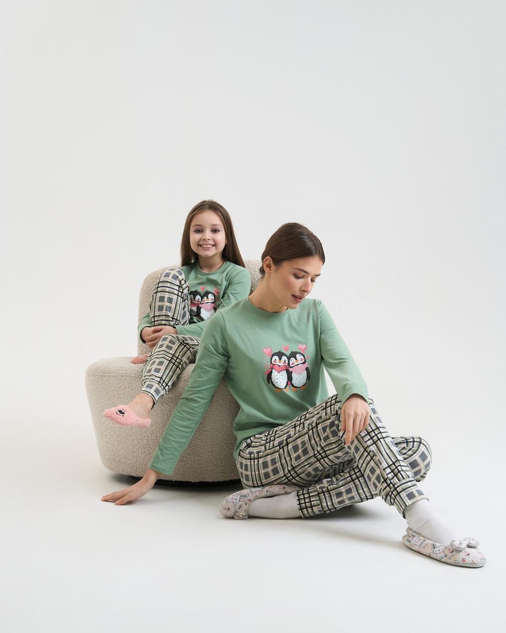 Пижама женская с брюками Nicoletta Family look Пингвины мама/дочь 96830k XL Зеленый - фото 6 Пижама женская с брюками Nicoletta Family look Пингвины мама/дочь 96830k XL Зеленый - фото 6