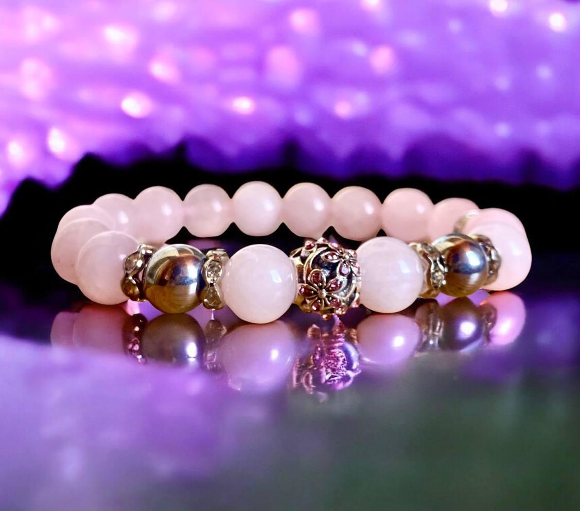 Браслет LITAURS из натурального камня розовый кварц d 10 мм и вставками из гематита L 18-21 см (250912-1)