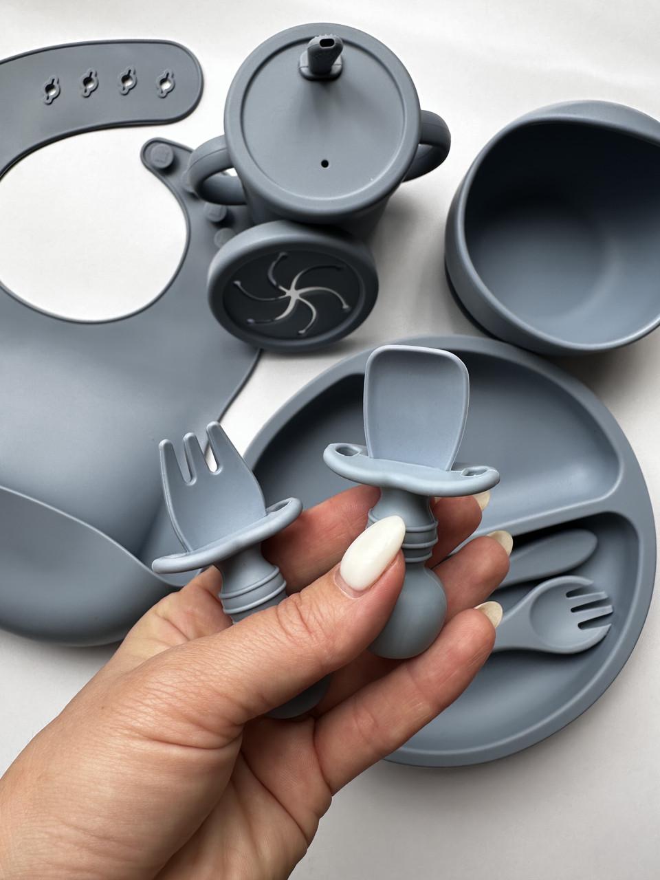 Набор посуды для кормления нагрудник/тарелка/миска/кружка/ложка/вилка и прорезыватель 9 элементов (101) - фото 4