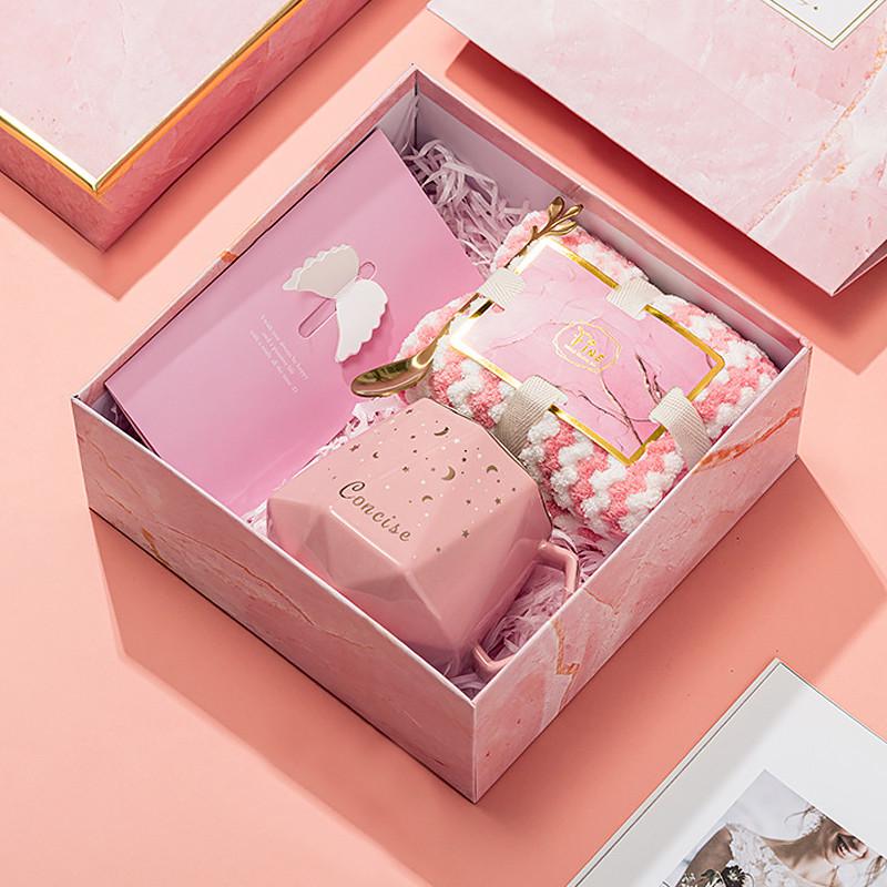 Сувенирный набор посуды Lesko CC1 подарочный чашка/полотенце/ложка/открытка Розовый (24366493)