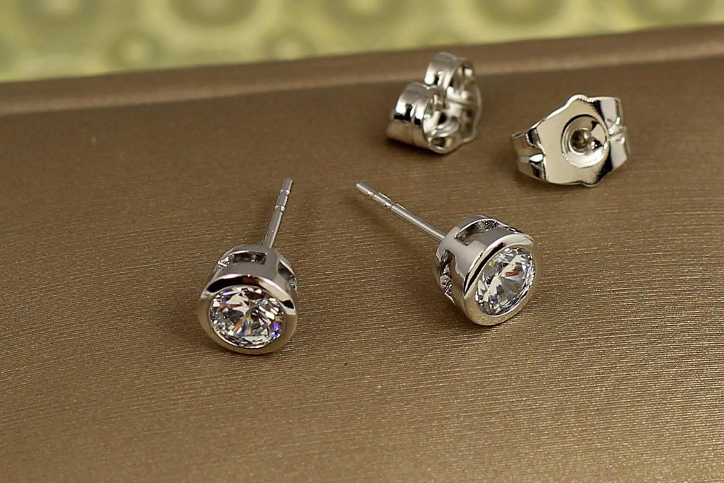 Серьги гвоздики Xuping Jewelry с камнем в ободке 6 мм Серебристый (30545918)